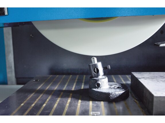 HFS 3063 F Advance - Conventional Surface Grinder | KNUTH Machine
